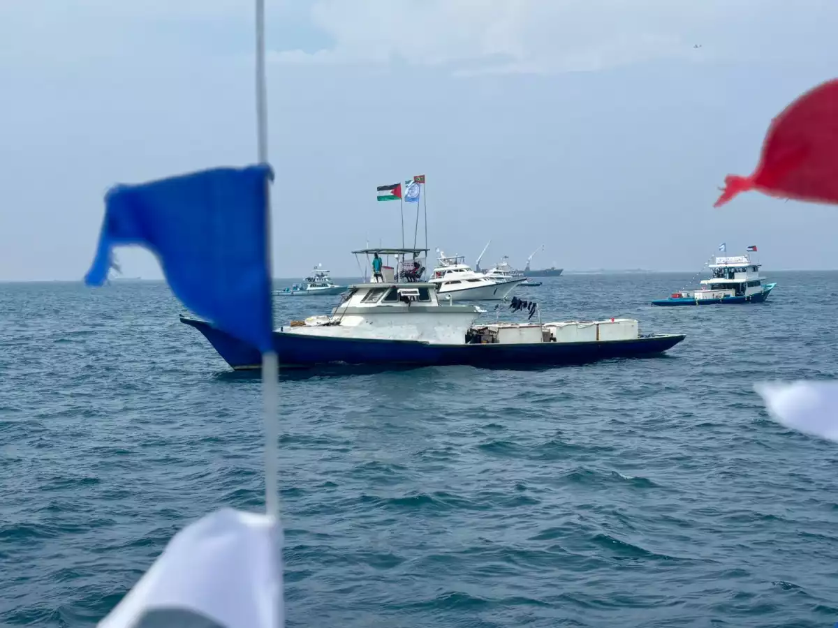 އިހުތިޖާޖުގެ ދޯނިތައް ނެރާ ކައިރި ވުމާއެކު ކޯސްޓް ގާޑުގެ މަނަވަރުތައް ވަނީ ދޯނިތައް ނެރުން ވަނަ ނުދިނުމަށް ހުރަސް އަޅާފަ - ފޮޓޯ: ރާއްޖެއެމްވީ