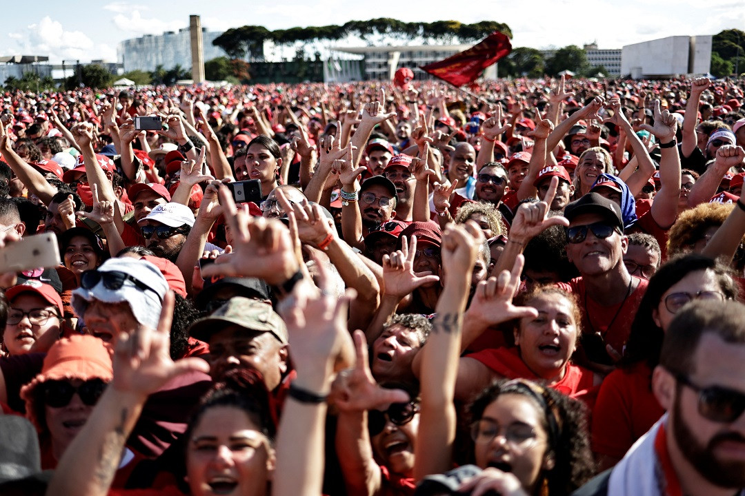 ބްރެޒިލްގެ އައު ރައީސް ލުއިޒް އިނާސިއޯ ލޫލާ ޑަ ސިލްވާގެ ސަޕޯޓަރުން - ފޮޓޯ: ރޮއިޓަރސް