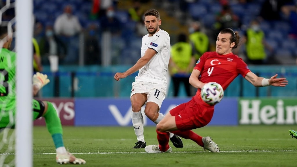 ތުރުކީ އާއި އިޓަލީ ބައްދަލުކުރި މެޗުގެ ތެރެއިން އިޓަލީގެ ޑޮމެނިކޯ ބެރާޑީ އާއި ތުރުކީގެ ސޮޔުންޗޫ - ފޮޓޯ: ގެޓީ އިމޭޖަސް