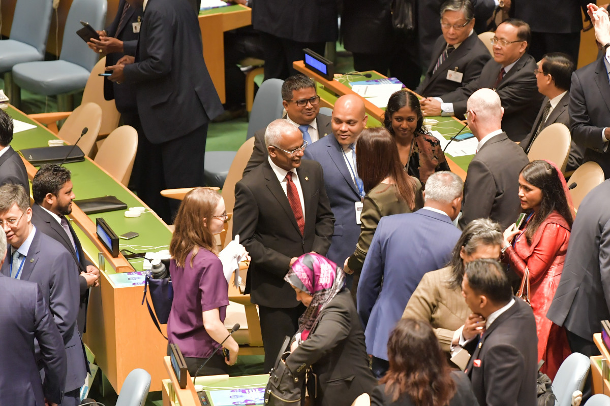 މޫސުމަށް އަންނަ ބަދަލުތަކުގެ ނުރައްކާ ކުޑަކުރުމަށް ފާއިތުވި 30 އަހަރު ރާއްޖެއިން ވަކާލާތުކޮށްފައި ވަނީ މޫސުމަށް އަންނަ ބަދަލުތަކުގެ ސަބަބުން ރާއްޖެ ފަދަ ކުދި ޤައުމުތައް ނެތިދިއުމުގެ ބިރު އޮތް މިންވަރު ބޮޑުކަމުން ކަމުގައި އެމަނިކުފާނު ފާހަގަކުރެއްވި -- ފޮޓޯ: ރައީސް އޮފީސް