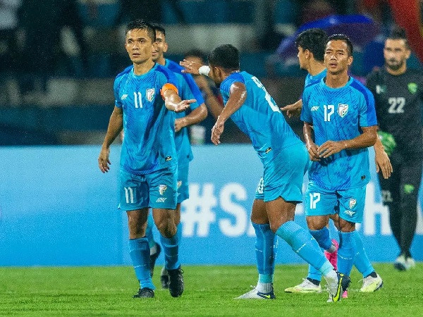 އިންޑިޔާގެ ކެޕްޓަން ސުނިލް ޗެތުރީ ގޯލް ޖެހުމަށްފަހު އެހެން ކުޅުންތެރިންނާއެކު