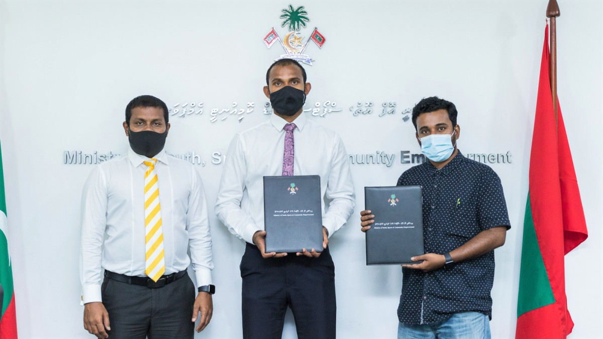 މާރަންދޫ ފުޓްބޯޅަ ދަނޑުގެ ބިން އެއްވަރުކުރުމުގެ މަސައްކަތުގެ އެއްބަސްވުމުގައި ސޮއިކުރުމަށް ބޭއްވި ރަސްމިއްޔާތުގެ ތެރެއިން