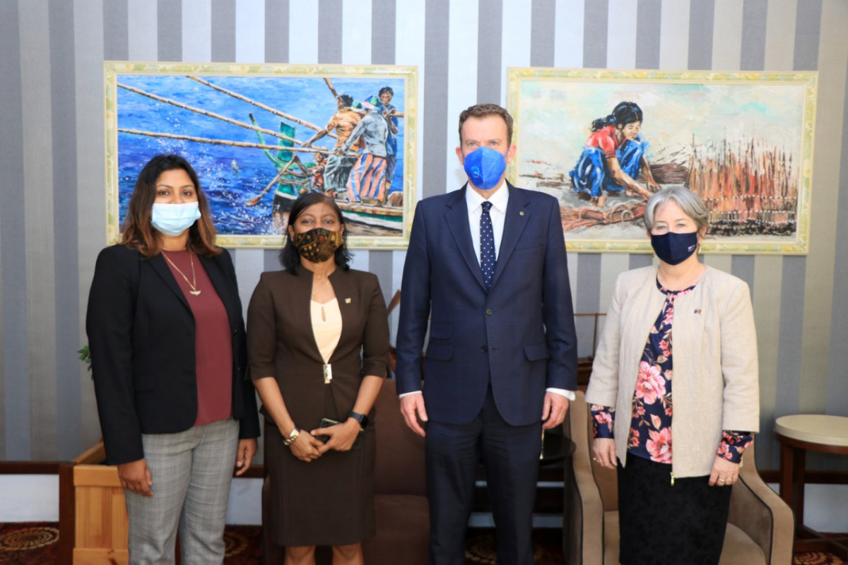 އޮސްޓްރޭލިއާގެ ޓްރޭޑް، ޓޫރިޒަމް އެންޑް އިންވެސްޓްމެންޓް މިނިސްޓަރ ވެލާނާ އިންޓަރނޭޝަނަލް އެއަރޕޯޓުގައި