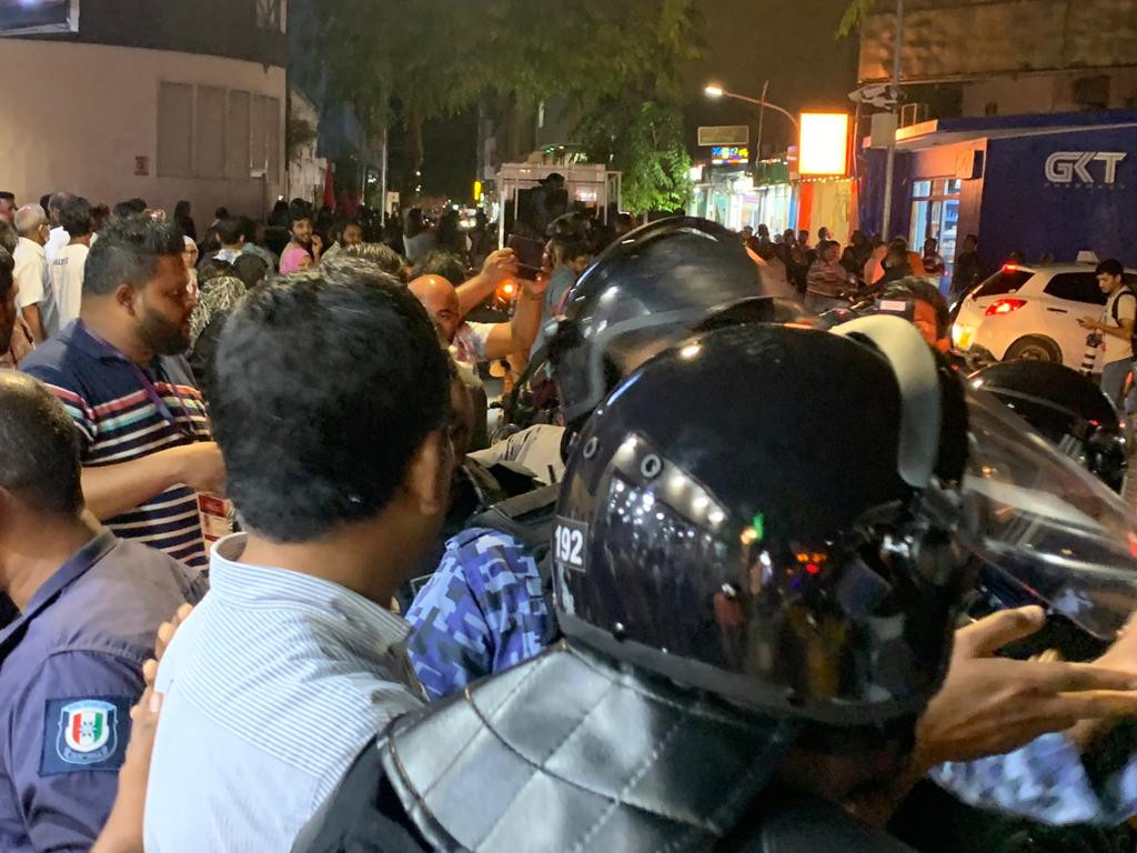 އިދިކޮޅު ޕްރޮގްރެސިވް ކޯލިޝަނުން ކުރިއަށް ގެންދިޔަ މުޒާހަރާ