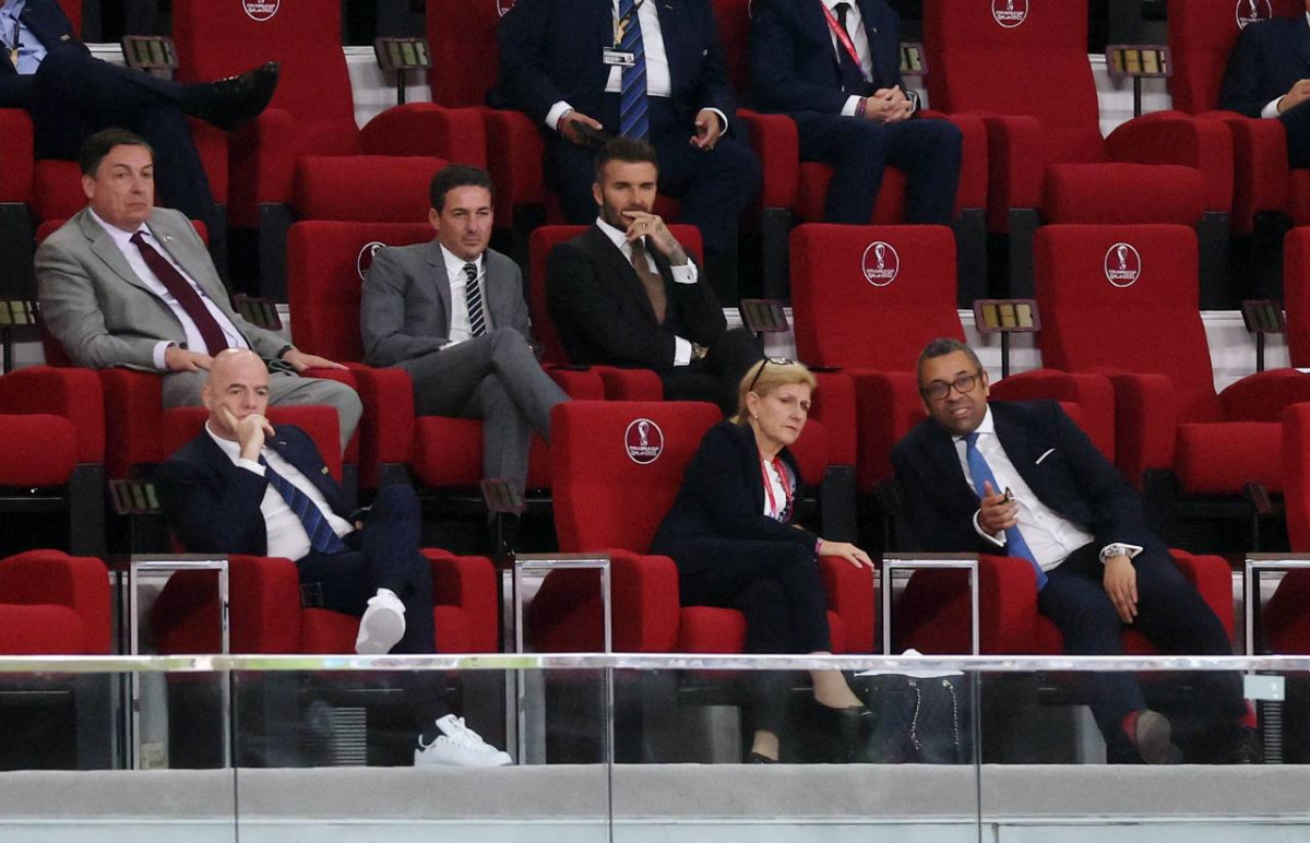 އިންގްލެންޑު އަދި އީރާން ކުޅުނު މެޗުގެ ތެރެއިން، ބެކަމް މެޗު ބަލަން ދަނޑުގައި: ފޮޓޯ - ރޮއިޓާސް  