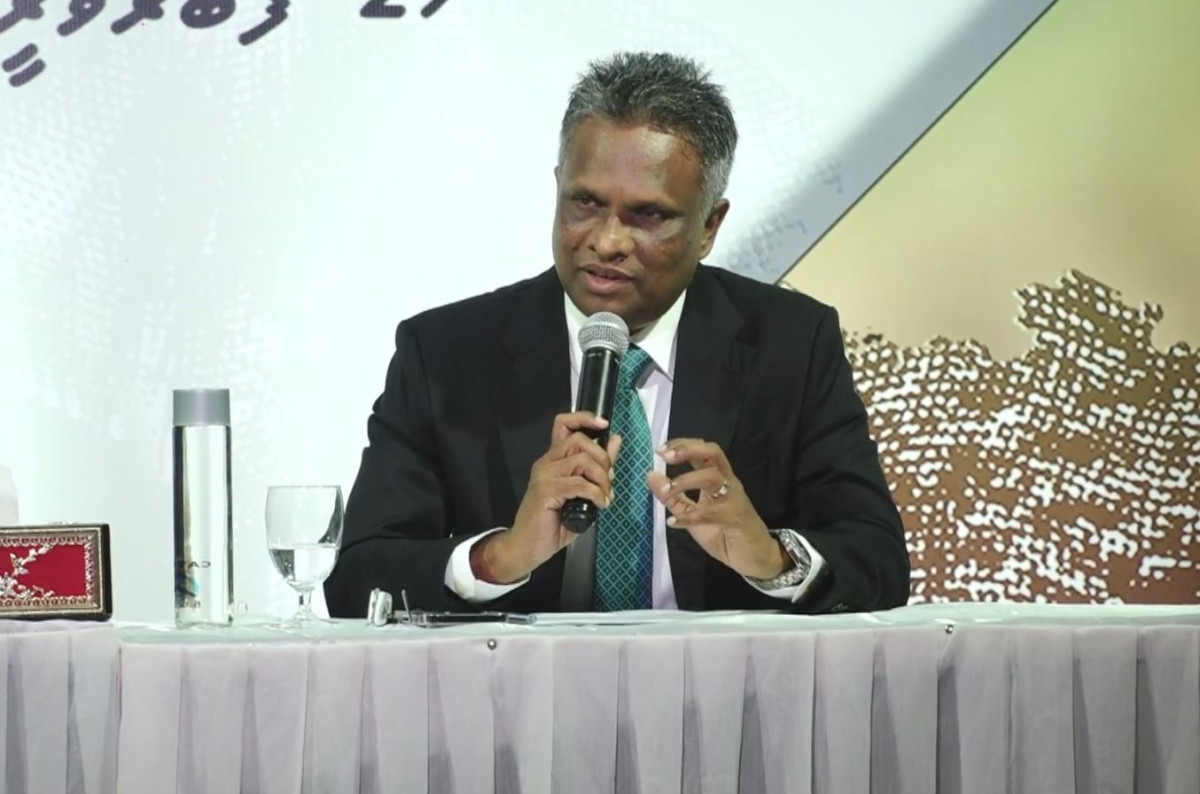 ރައްޔިތުންގެ ބައްދަލުވުމެއްގައި އާޒިމް ވާހަކަދައްކަވަނީ