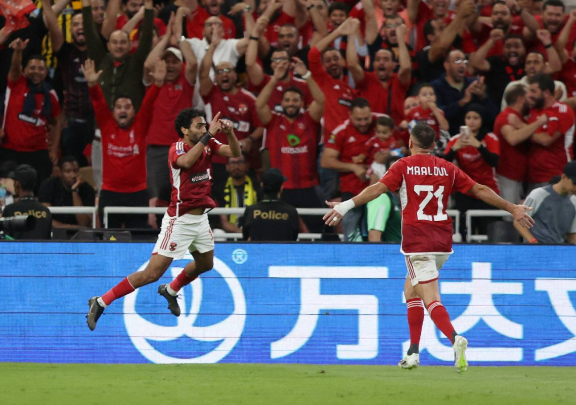 މެޗުގައި ލަނޑު ޖެހުމަށް ފަހު އަލް އަހްލީގެ ކުޅުންތެރިން އުފާ ފާާޅު ކުރަނީ