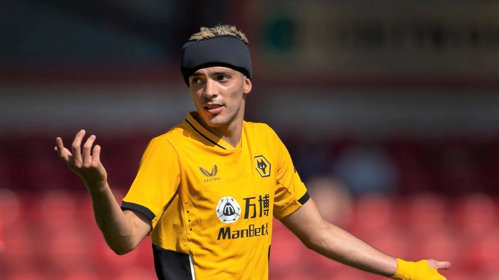 ޕްރީ-ސީޒަނުގައި ވުލްވްސްއިން ކުޅުނު މެޗުގެ ތެރެއިން ފޯވާޑް ރައުލް ހިމެނޭޒް