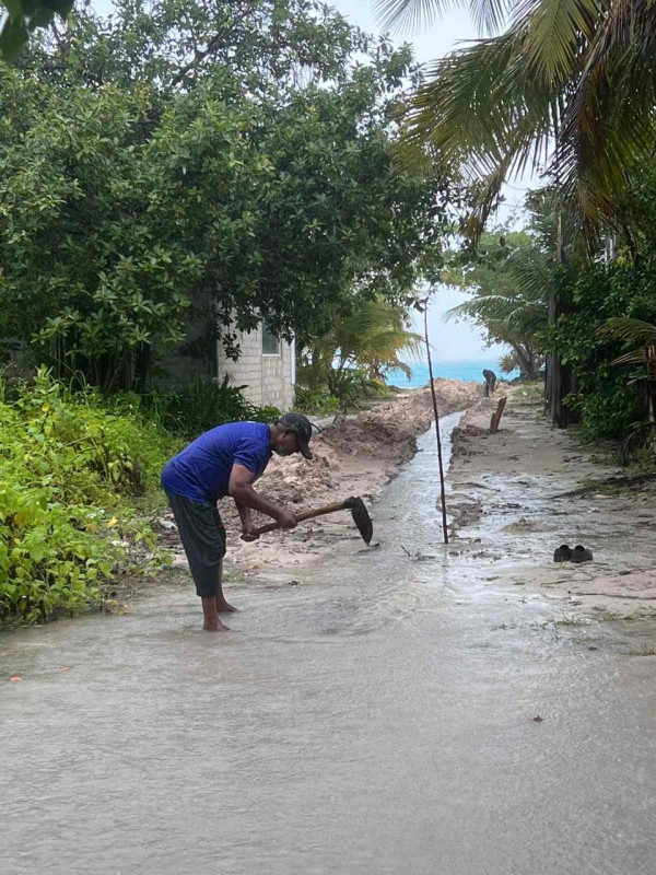 ކެލާގެ ރަށު ތެރެއިން ފެން ހިންދުމަށް ކޯރުކަނޑަނީ