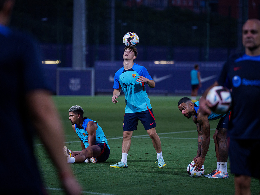 ބާސެލޯނާގެ ތަމްރީނުތަކުގެ ތެރެއިން: ފޮޓޯ-ބާސެލޯނާ ޓްވީޓަރ