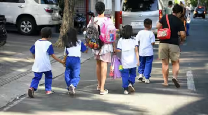 ފިލިޕީންސް ގެ ސްކޫލް ކުދިންތަކެއް