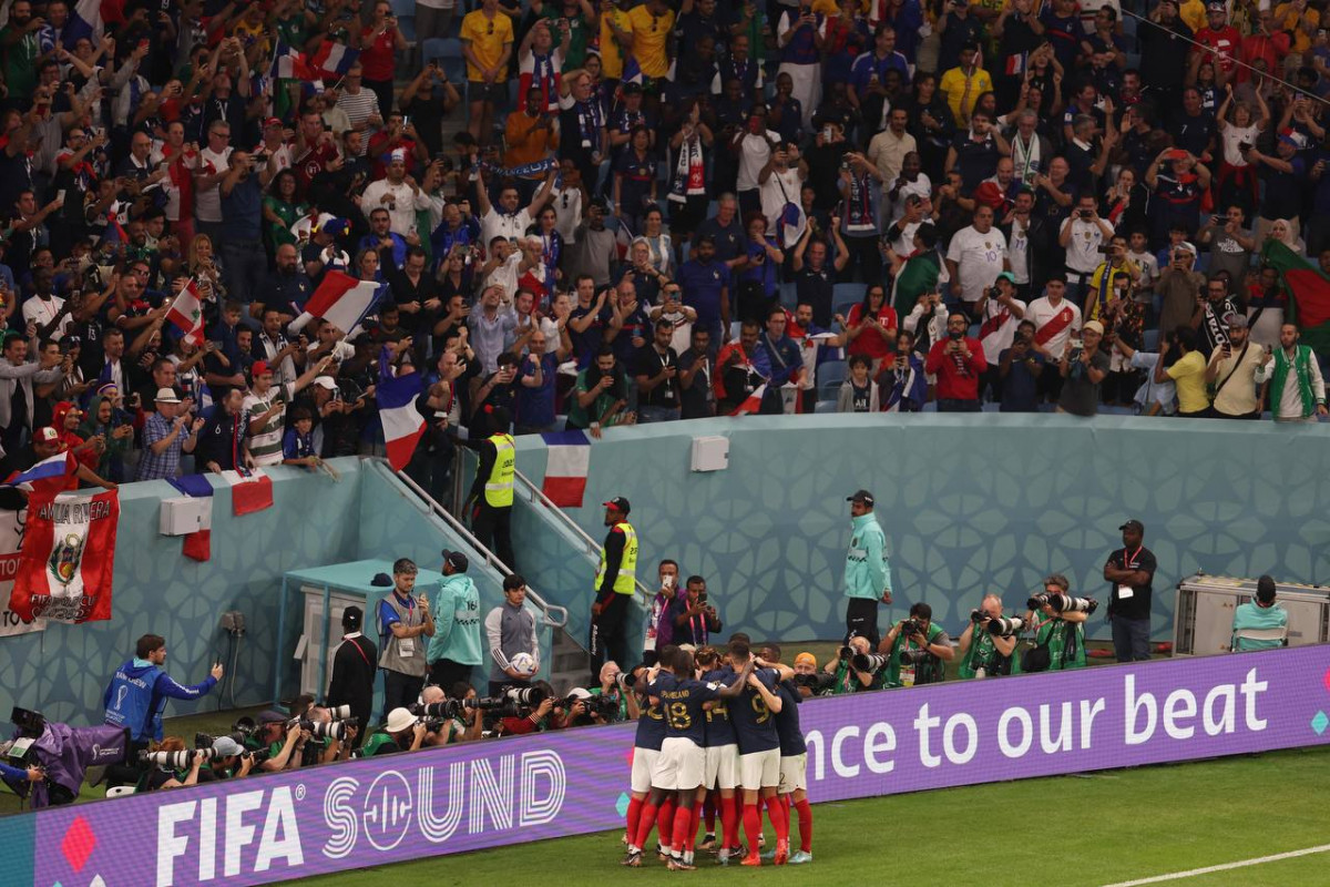 ފްރާންސް އަދި އޮސްޓްރޭލިޔާ ކުޅުނު މެޗުގެ ތެރެއިން، ލަނޑު ޖެހުމަށްފަހު ފްރާންސްގެ ކުޅުންތެރިން އުފާ ފާޅު ކުރަނީ - ފޮޓޯ: ރޮއިޓާސް