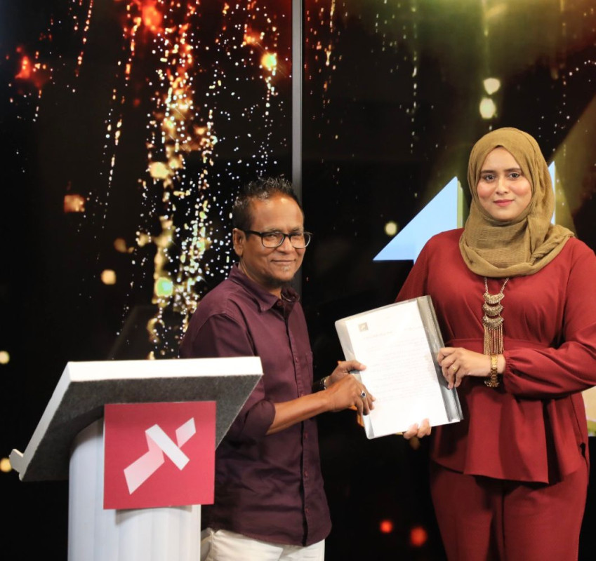 ނޫސްވެރިއާ އަހުމަދު މުޙުސިން އަދި ރާއްޖެޓީވީގެ ޑެޕިއުޓީ ސީއޯއޯ ނާޒުމީ ސަޢީދު