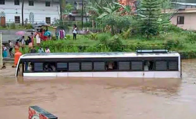 އިންޑިއާގެ ކެރެލާއަށް މިހާރު ކުރަމުން އަންނަ ވިއްސާރާގައި ފެން ބޮޑުވެފައި