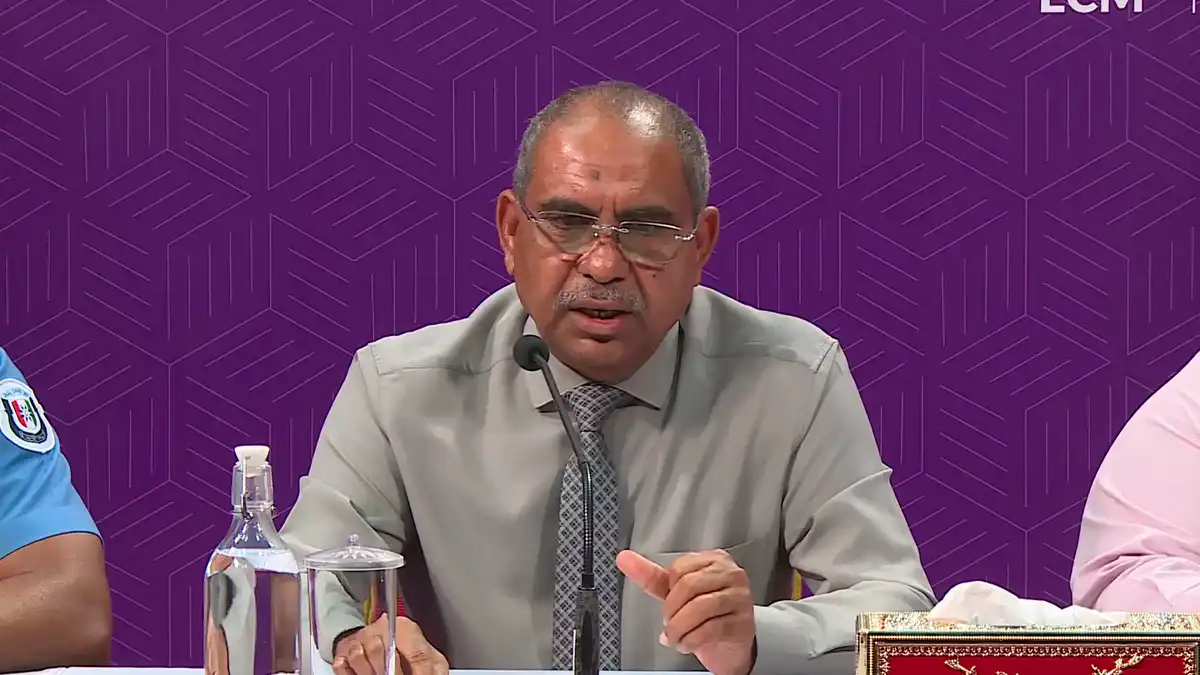 ހުކުރު ދުހަވުގެ ރޭ ބޭއްވި ޕްރެސް ކޮންފަރެންސްގައި އީސީގެ ރައީސް މުހައްމަދު ޒާހިދު ވާހަކަދައްކަވަނީ