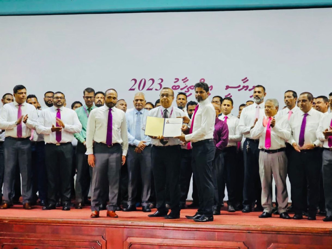 ޔާމީނުގެ ކެނޑިޑެސީ ފޯމު ހުށައެޅުއްވުން