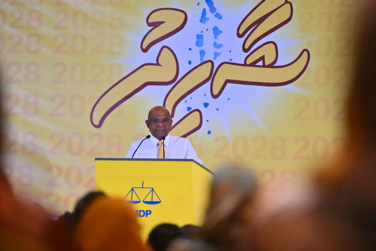 އަބްދުﷲ ޝާހިދު އައްޑޫ ސިޓިގައި ބޭއްވި ޖަލްސާގައި ވާހަކަ ދައްކަވަނީ