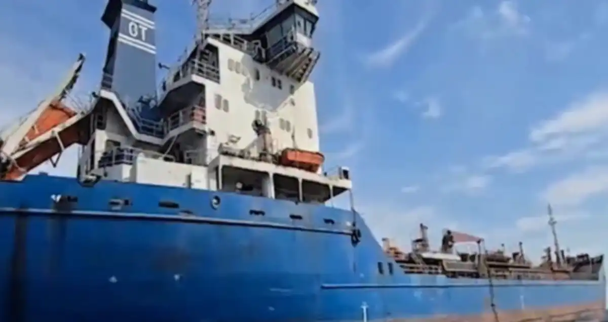 އީރާނުގެ ކަމާބެހޭ ފަރާތްތަކުން ބުނާ ގޮތުގައި އަތުލައިގަތް ޓޭންކަރު ގައި 6 މިލިއަން ލިޓަރަށް ވުރެ ގިނަ ތެޔޮ ހުރި ކަމަށް.