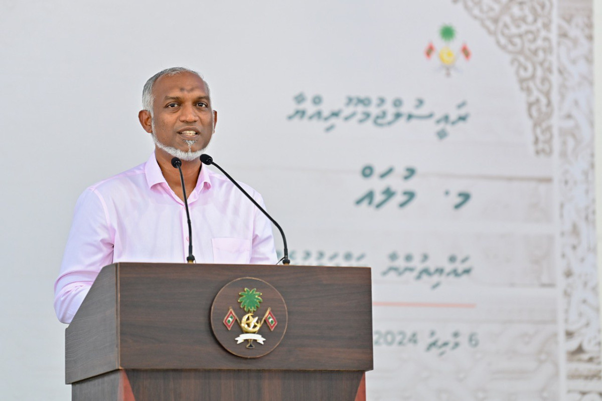 President Muizzu speaking to residents of Mulah Island