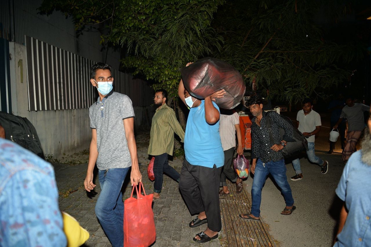 މާލެ ސިޓީ ކައުންސިލްގެ ބިދޭސީ މުވައްޒަފުން ކޮވިޑް ފެސިލިޓީއަށް ދިޔުން