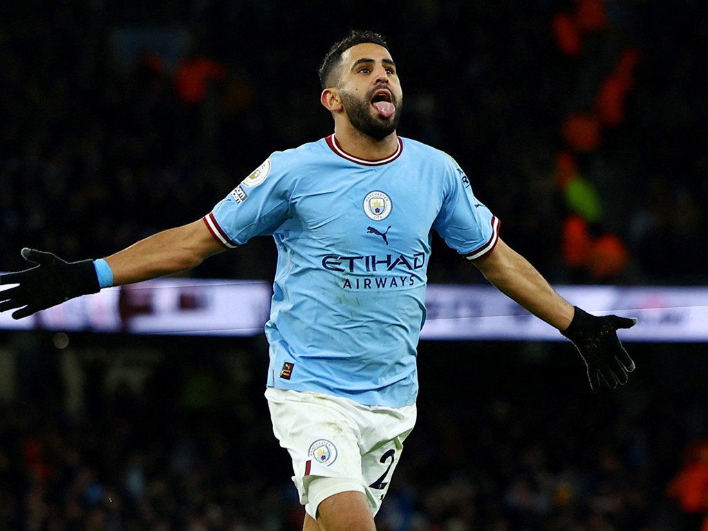 މެޗުގައި ދެލަނޑު ޖެހި މާރޭޒް