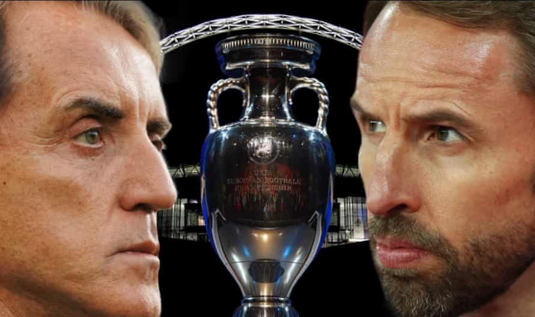 އިޓަލީގެ ކޯޗު ރޮބާޓޯ މެންޗީނީ (ވ) އާއި އިންގްލެންޑުގެ ކޯޗު ގެރެތު ސައުތުގޭޓް