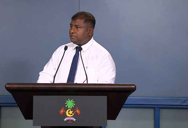 ނޫސްވެރިންގެ ބައްދަލުވުމުގައި މިނިސްޓަރު އާދަމް ނަސީރު އިބްރާހީމް ވާހަކަދައްކަވަނީ