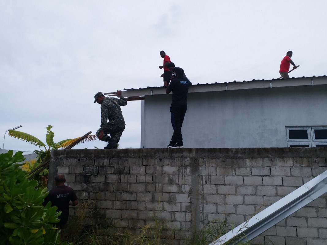 ފުލުހުންނާއި ސިފައިން މަސައްކަތުގައި