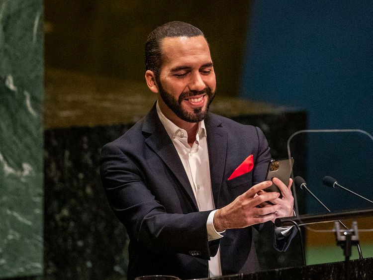 ނައީބް ޔޫއެން ގައި ސެލްފީ ނަންގަވަނީ