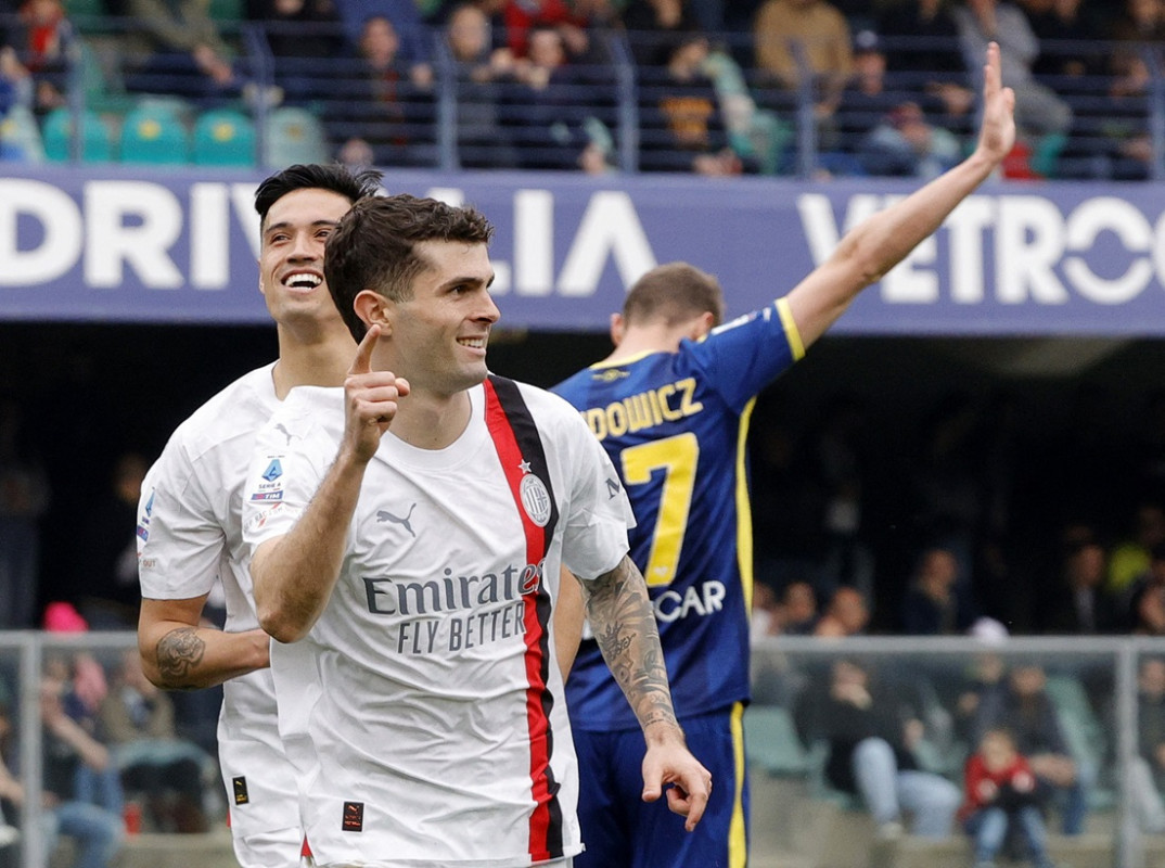 މެޗުގައި ލަނޑު ޖެހުމަށްފަހު މިލާންގެ ކުޅުންތެރިން އުފާ ފާޅު ކުރަނީ