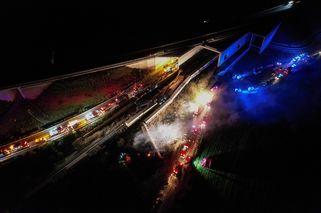 ގްރީސްގައި ދެ ރޭލު ޖެހި އެތައް ބައެއްގެ ފުރާނަ ވަނީ ގެއްލިފައި - ފޮޓޯ: ރޮއިޓަރސް