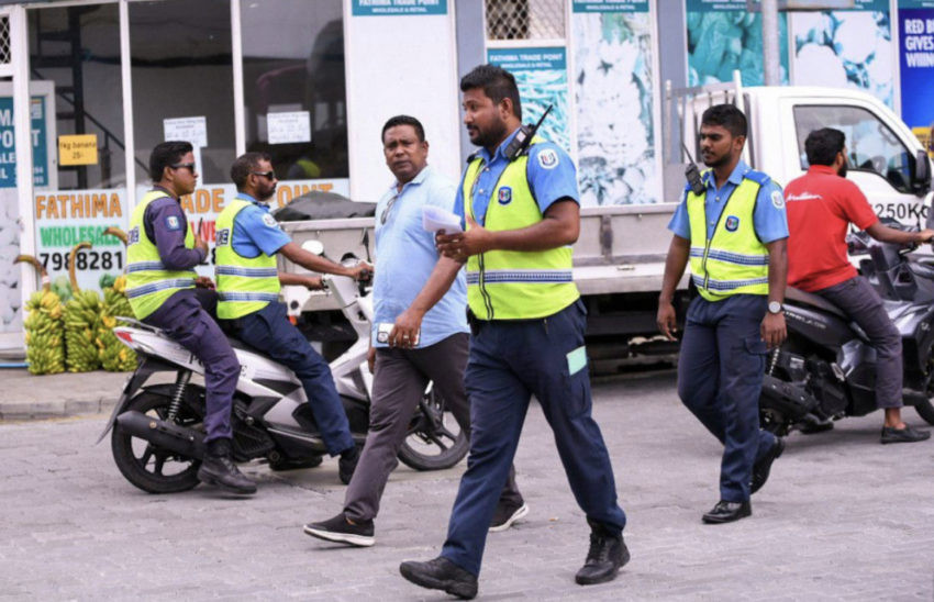 އެ ދެމީހުން ހައްޔަރު ކޮށްފައިވަނީ އިދިކޮޅު ޕްރޮގްރެސިވް ކޯލިޝަނުން ކުރިއަށް ގެންދިޔަ އިންޑިއާ އައުޓް ޙަރަކާތުގައި