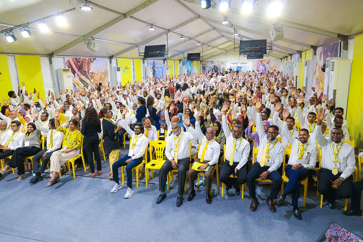 ކޮންގްރެސްއަށް ހުށަހެޅުނު ލާމަރުކަޒީ ސިޔާސަތު ކަރުދާހައި "ބޮޑު ބަދަލު" ސިޔާސަތު ކަރުދާހުގެ އިތުރުން އާ އަސާސީ ގަވާއިދު ފާސްކުރުން