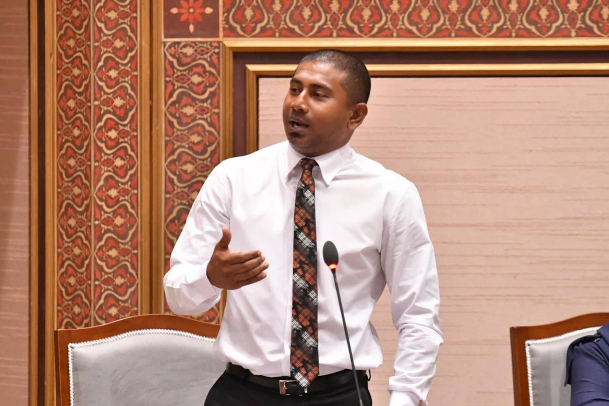 މަޖިލީހުގެ ޖަލްސާގައި މިނިސްޓަރު މަޚްލޫފް