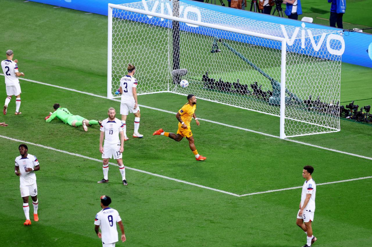 އެމެރިކާ އަދި ނެދަލެންޑްސް ކުޅުނު މެޗުގެ ތެރެއިން - ފޮޓޯ: ރޮއިޓާސް