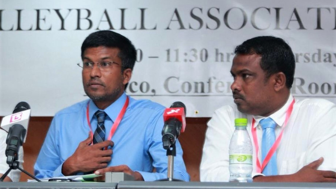 އިލެކްޓޯރިއަލް ކޮމިޓީގެ ޗެއާމަން މުޙައްމަދު ރިޔާޒާއި ރައީސް ކަމަށް ވާދަކުރައްވާ އިލްޔާސް ވަހީދު (އިއްލަ) އެކުގައި