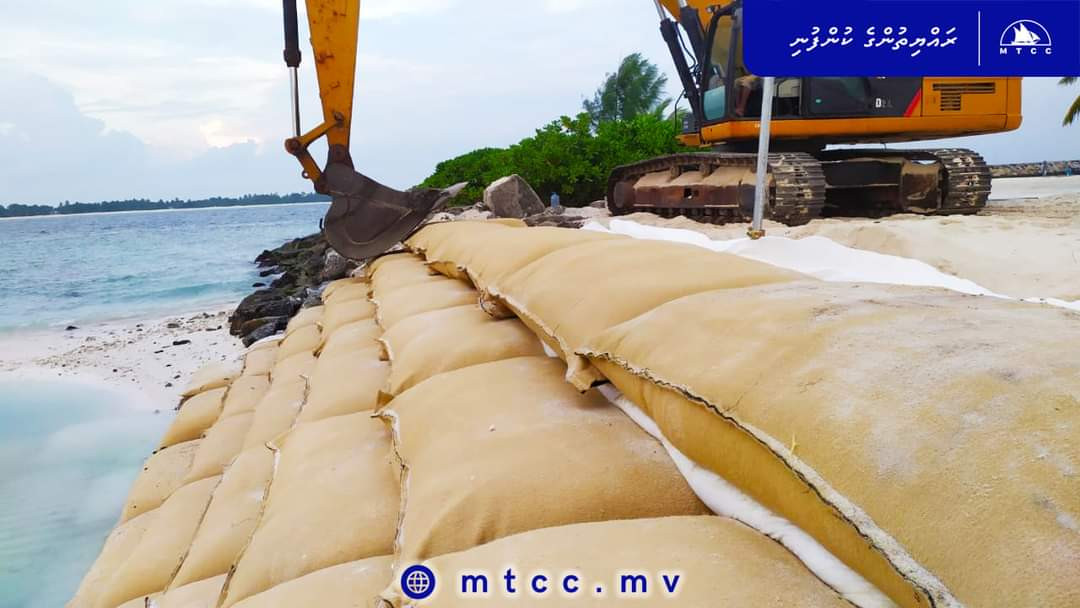 ފައިނު ގޮނޑުދޮށް ހިމާޔަތްކުރުން