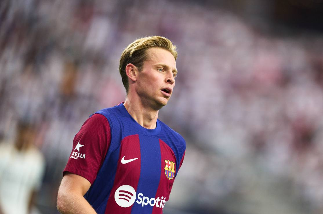 ބާސެލޯނާ އަށް ކުޅެމުން އަންނަ ފްރެންކީ ޑި ޔޯން