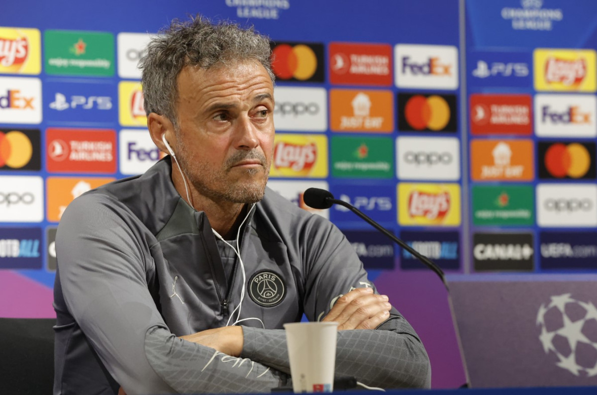 ޔުއެފާ ޗެމްޕިއަންސް ލީގުގައި ޑޯޓްމަންޑާ ދެކޮޅަށް ނިކުންނަ މެޗުގެ ކުރިން އޮތް ޕްރެސް ކޮންފަރެންސްގައި ލުއިސް އެންރީކޭ