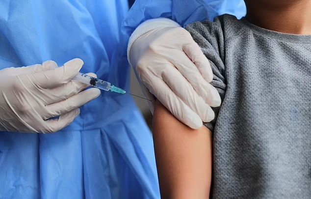 ވެކްސިން ޖަހަނީ