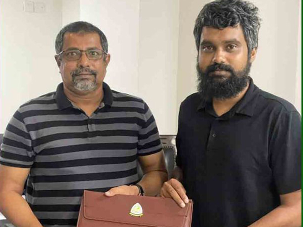 އިޤްބާލް ގްރީންއަށް ސޮއިކުރުމަށްފަހު: ފޮޓޯ-ގްރީން ސްޓްރީޓްސް