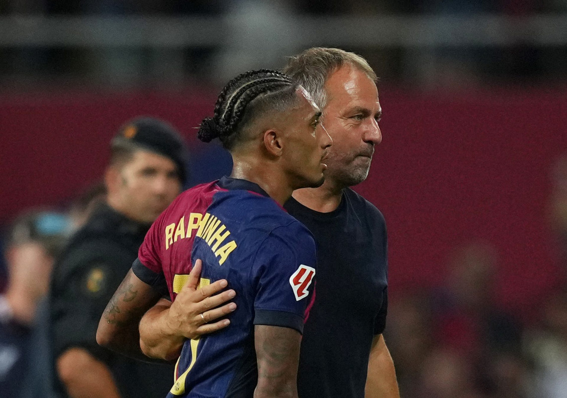 ބާސެލޯނާ އަށް ކުޅެމުން އަންނަ ބްރެޒިލްގެ ރަފީނިއާ އަދި އެ ޓީމުގެ ކޯޗު ހަންސީ ފްލިކް