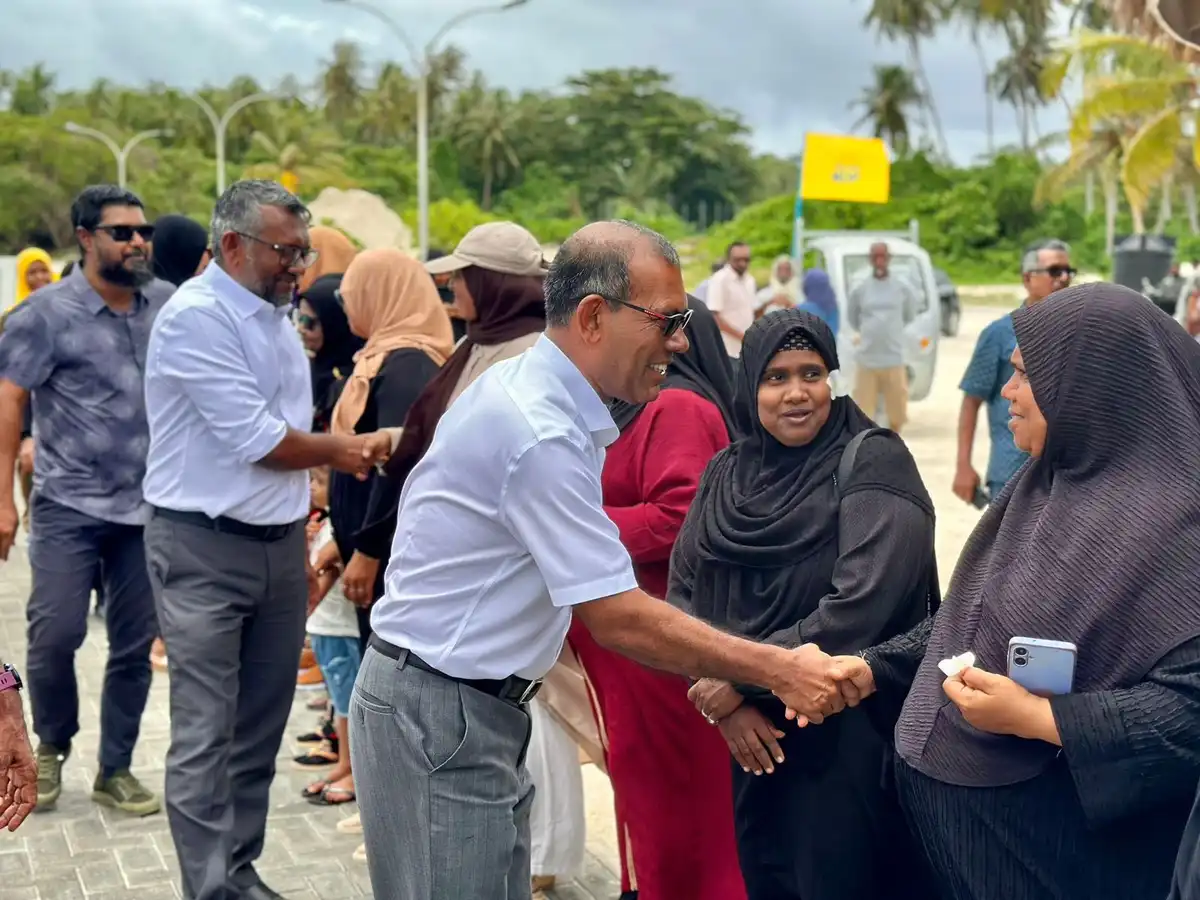 Former President Mohamed Nasheed was accorded a warm welcome by the residents of HDh. Nolhivaranfaru upon his arrival at the island on Monday.