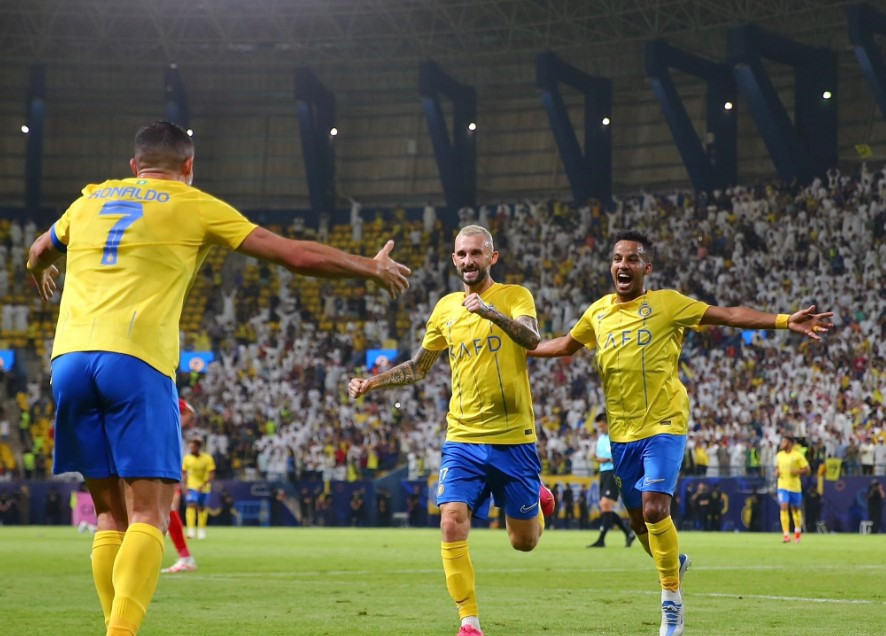 މެޗުގައި ލަނޑު ޖެހުމަށް ފަހު އަލް ނަސްރުގެ ކުޅުންތެރިން އުފާ ފާޅުކުރަނީ