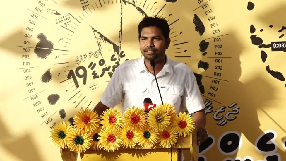 އެމްޑީޕީގެ ނައިބު ރައީސް މުހައްމަދު ޝިފާޒު ފޯކައިދޫ ރައްޔިތުންނާ ބައްދަލުކުރައްވައި ވާހަކަދައްކަވަނީ