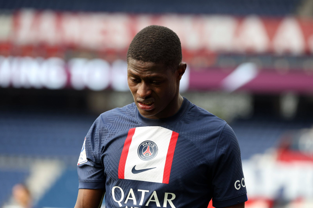 ޕީއެސްޖީ އަށް ކުޅެމުން އަންނަ ނޫނޯ މެންޑޭސް