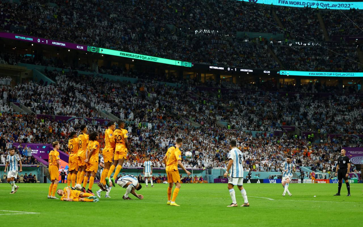 އާޖެންޓީނާ އަދި ނެދަލެންޑްސް ކުޅުނު މެޗުގެ ތެރެއިން - ފޮޓޯ: ރޮއިޓާސް