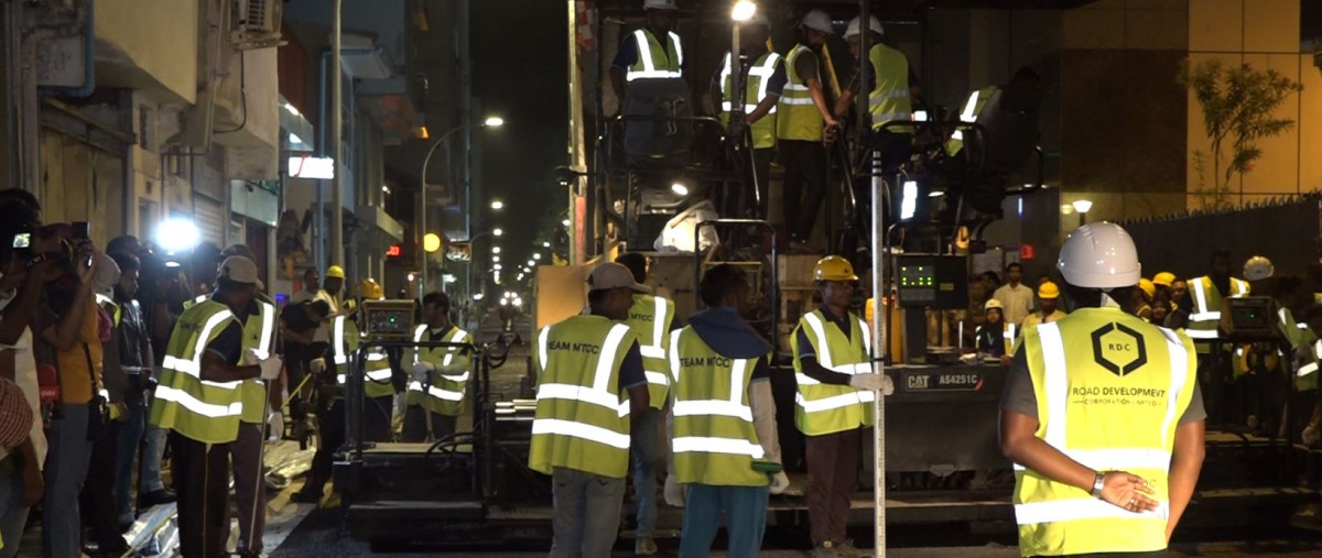 އަމީނީ މަގުގެ ކުރީގެ ސެގްމެންޓެއްގައި ތާރުއަޅުމުގެ މަސައްކަތް ކުރަނީ