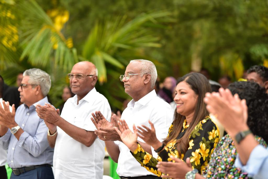 ރައީސް އައްޑޫ ސިޓީގެ ރައްޔިތުންނާއި ބައްދަލުކުރެއްވުން