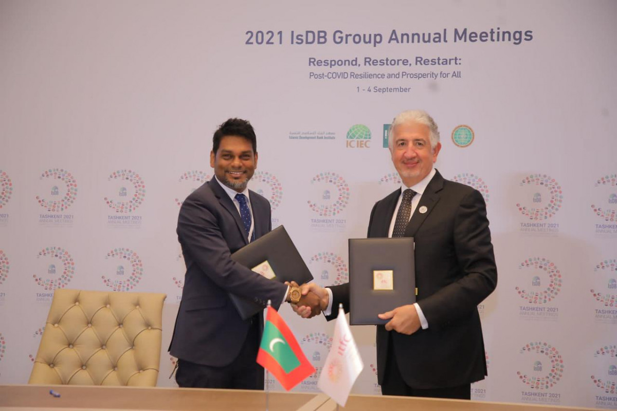 އިންޓަނޭޝަނަލް އިސްލާމިކް ޓްރޭޑް ފައިނޭންސިން ކޯޕަރޭޝަންގެ ސީއީއޯ ހާނީ ސާލެމް އަދި އެސްޓީއޯގެ މެނޭޖިން ޑިރެކްޓަރު ހުސެން އަމްރު